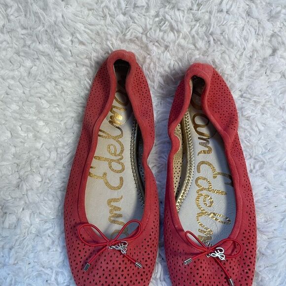 Sam Edelman leather suede lazer cut Ballet Flats slip on bow & charm accent SZ8M - Picture 7 of 8